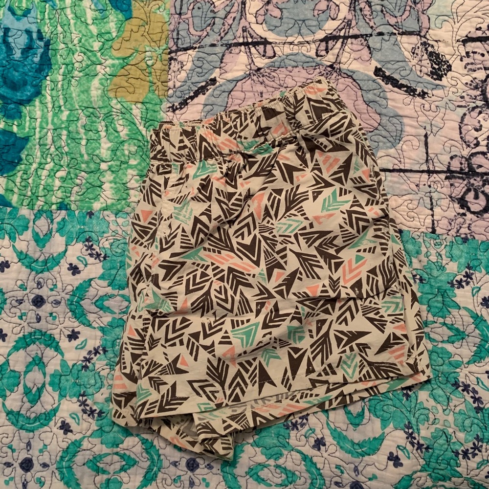 Geometric Print Women's Shorts in White with Mint & Coral Accents